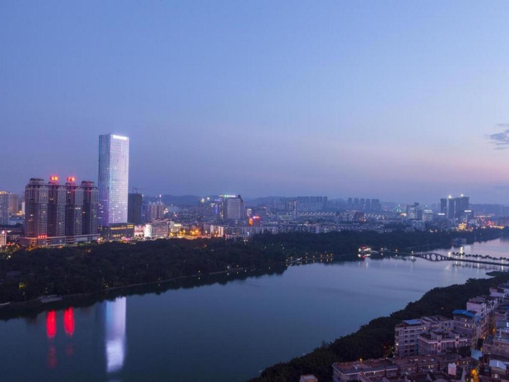 Ming Du Lakeside Hotel 南寧 エクステリア 写真
