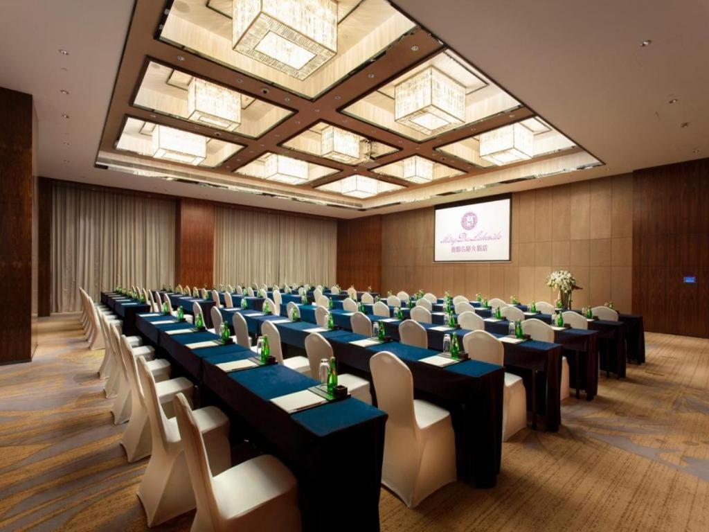 Ming Du Lakeside Hotel 南寧 エクステリア 写真